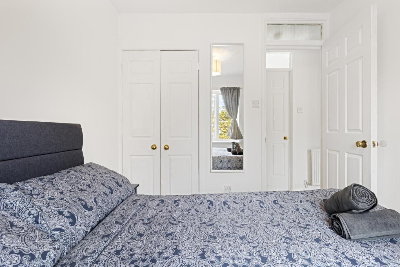 Tranquil 1 Bed Flat In East * Londra