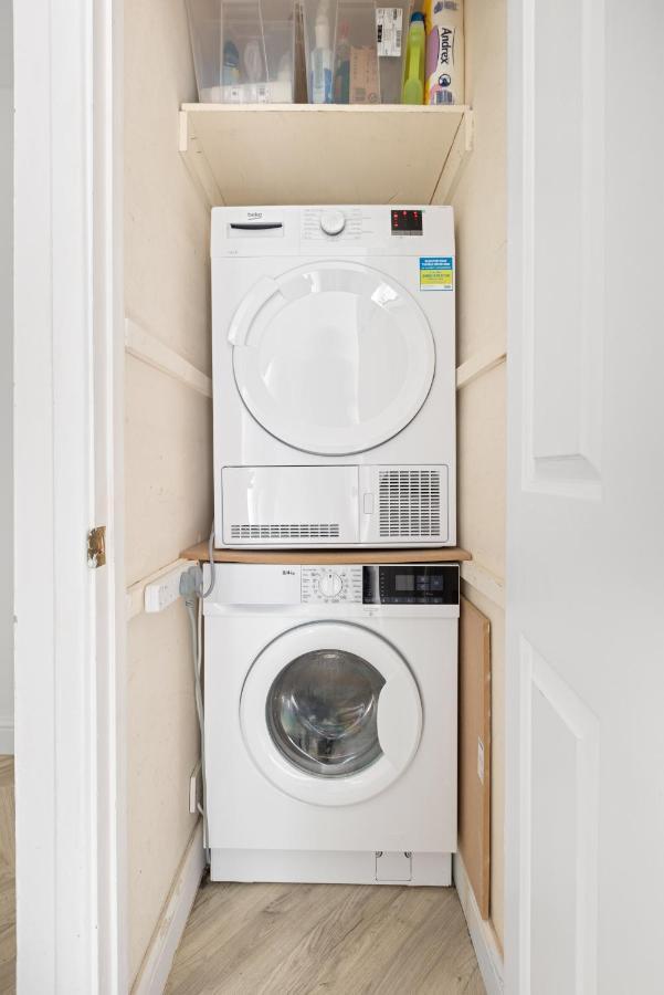 Tranquil 1 Bed Flat In East * Londra